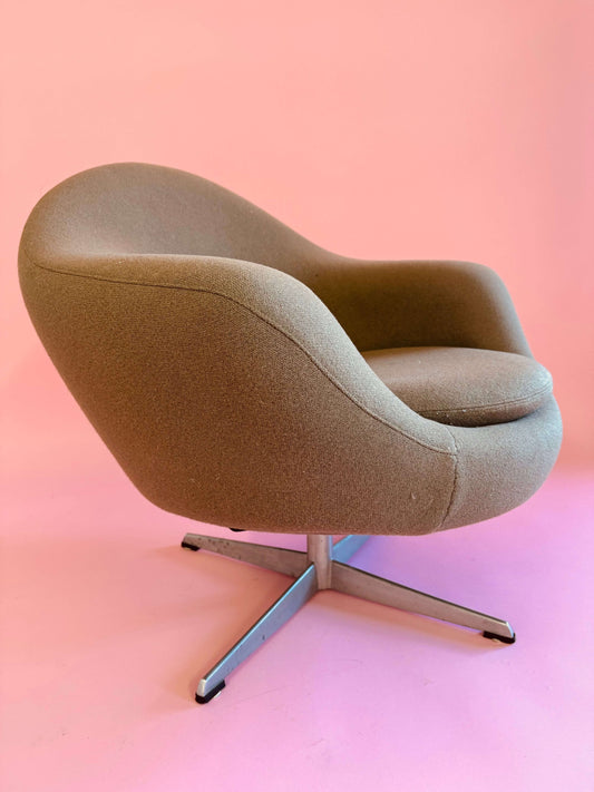 Vintage Mid Century Overman Style Pod Chair